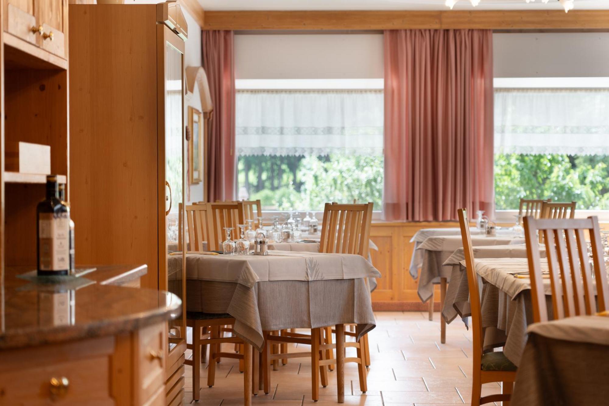 Hotel Mary Pozza di Fassa Exteriör bild